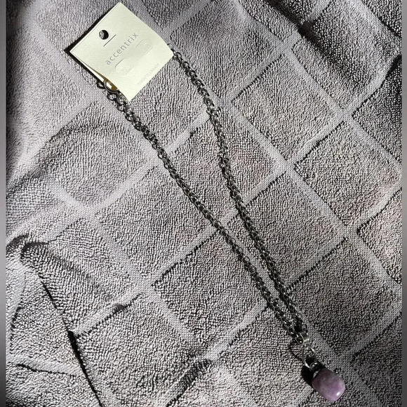 BVG inspired chain necklace w/ lepidolite gemstone pendant - Picture 4 of 12